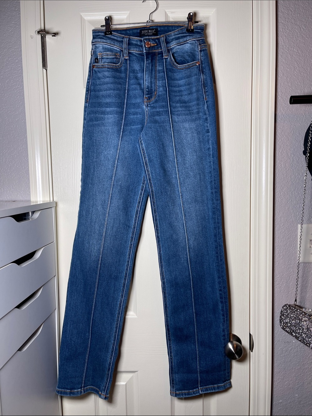 Judy Blue Straight Leg Jeans in Medium Blue Wash
